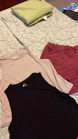 Women’s casual crew neck sleeveless tops bundle of 3 shorts 2 tops