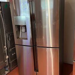 DELIVERY AVAILABLE! Refri gerator Fri dge Samsung Fr eezer on Bottom