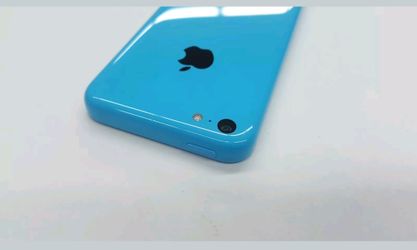 iPhone 5 in great condition works any company I can deliver se habla español