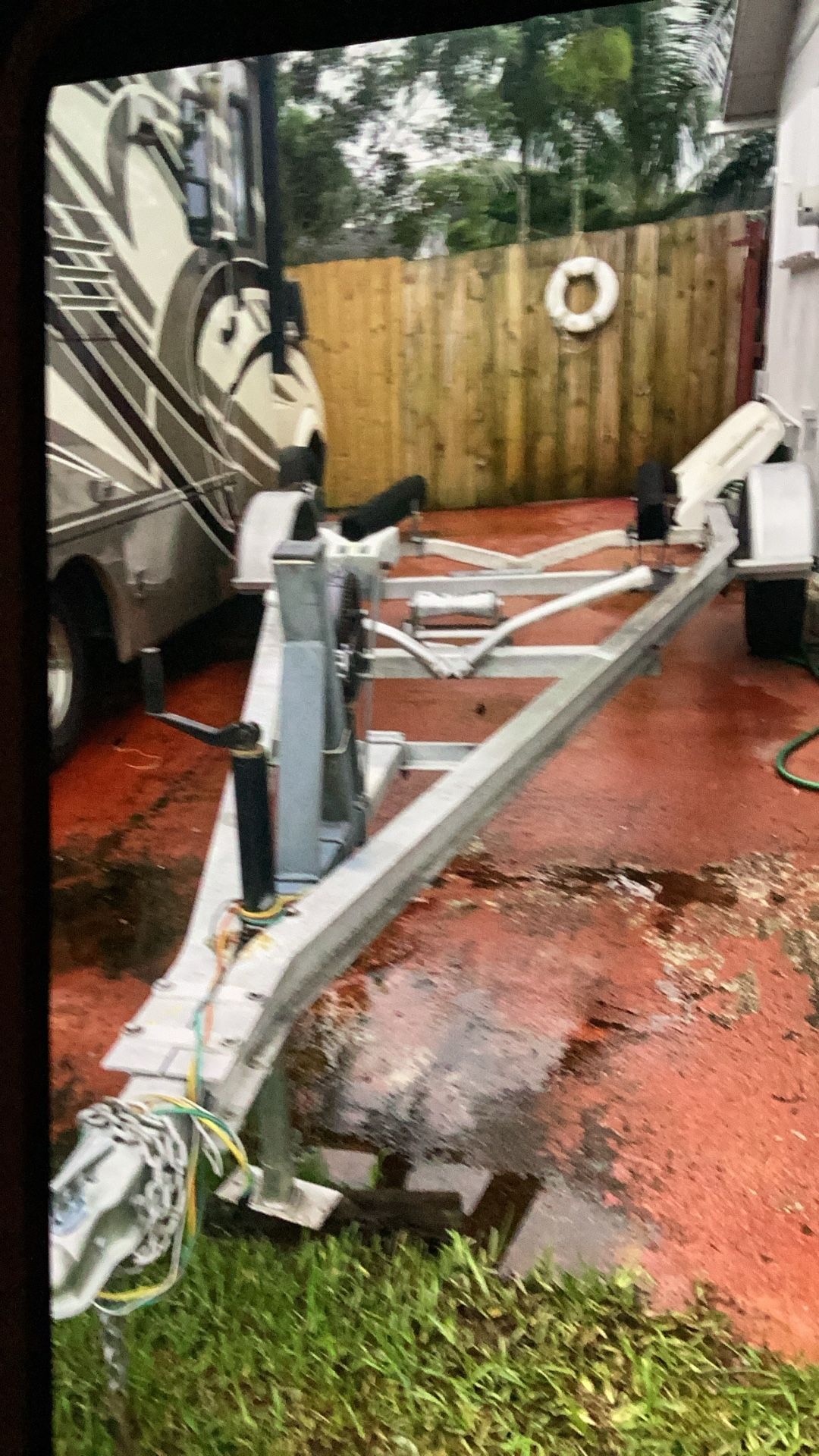 Trailer Aluminum.  16/18 Ft Boat. Ready.   1000.00.   Hoy.  Today.   .  Takes It