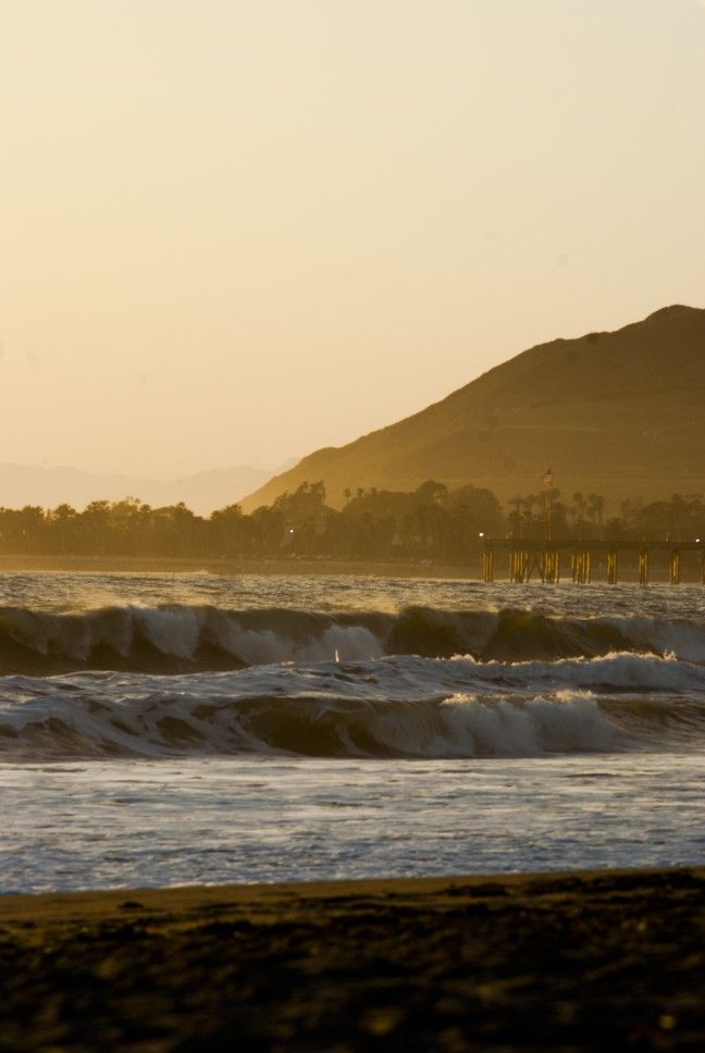 1,014 Piece Puzzle - Golden Hour Pierpont Beach, Ventura, CA