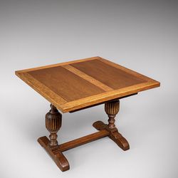 American Arts & Crafts Tiger Oak Draw-Leaf Dining Table, c.1920's - Delivery Available