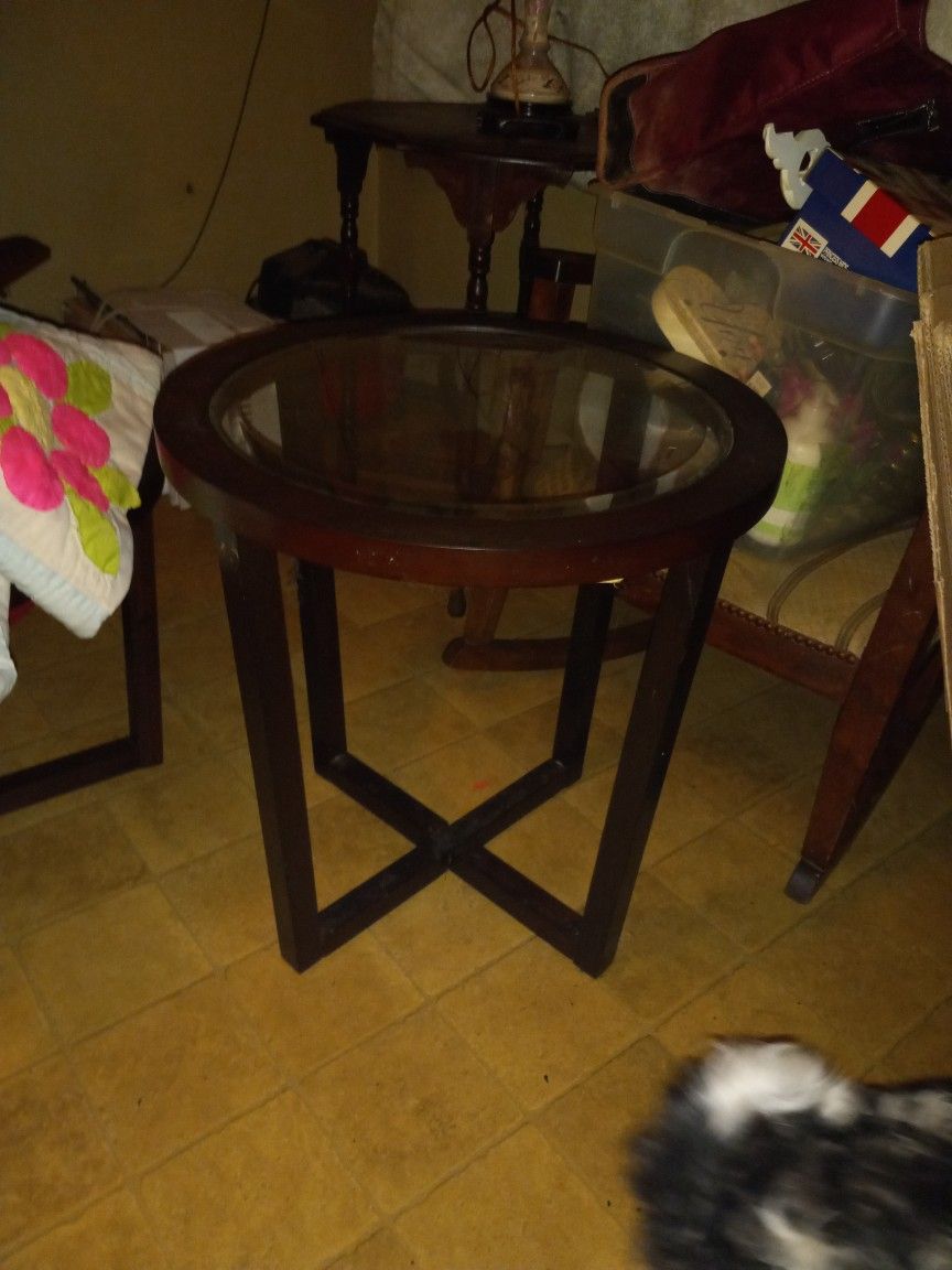 Set Of Coffee Table And Two End Tables..perfect Condition