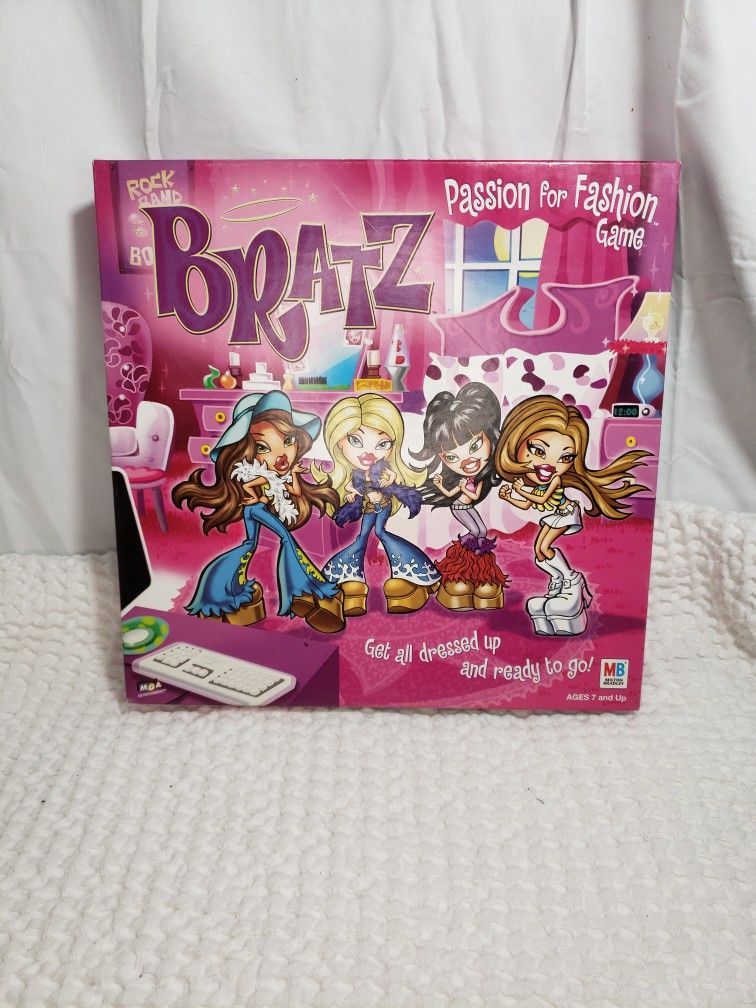 2002 Bratz passion for fashion board game.  Complete with all contents . Good condition and smoke free home. 