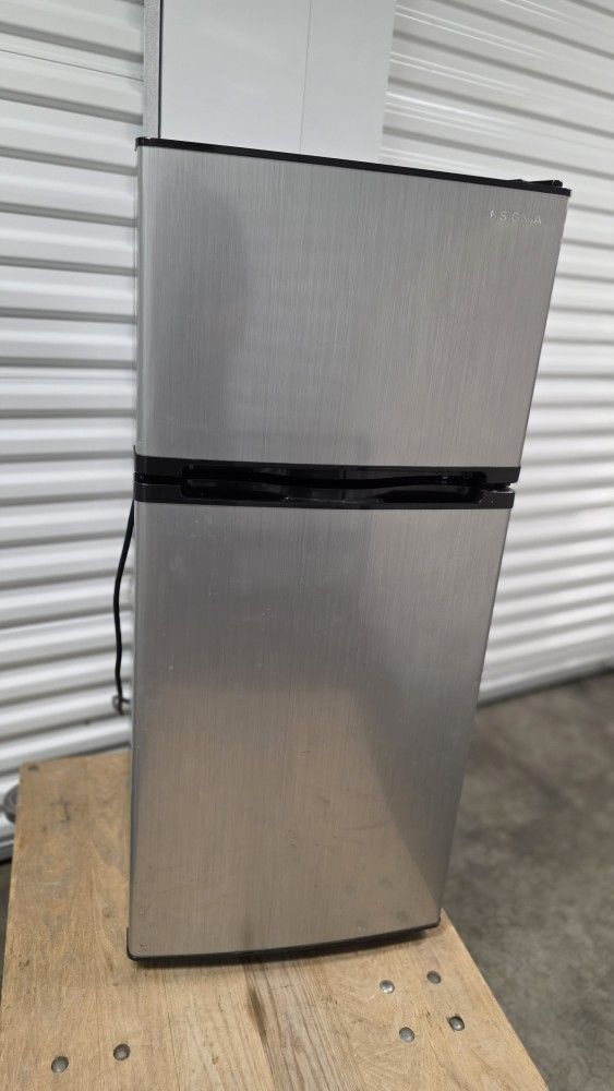 Insignia Refrigerator - NS-CF43SS9