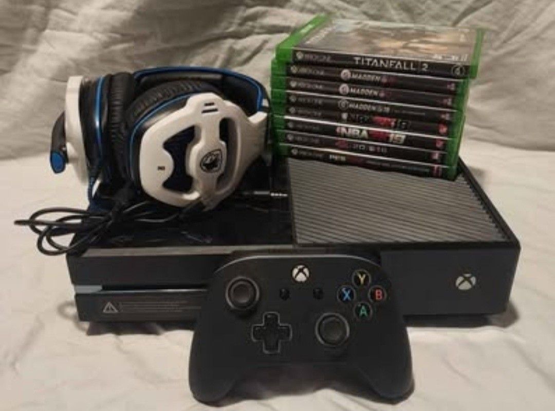 Xbox One Console Bundle With Headset Controller And Games