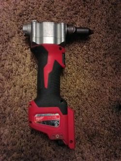 Milwaukee Cordless Rivet Gun