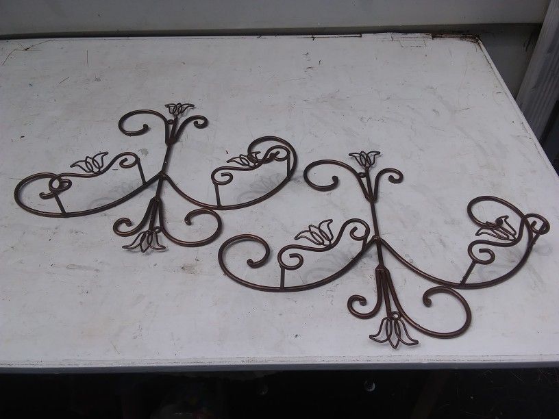Metal Hanging Plate Holders (2)