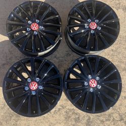 VW Set Of 17” Gloss Black Colour 