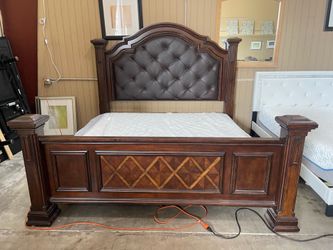 King bed  with mattress 🦖