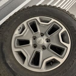 5x OEM 2015 Jeep Rubicon Rims And Tires 
