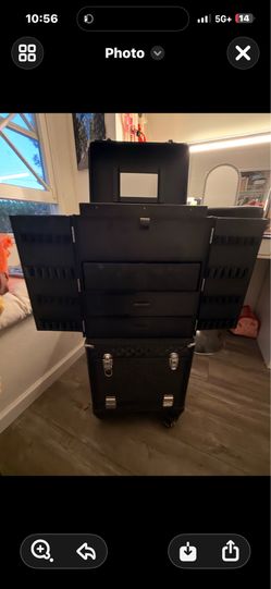 Inglot professional rolling makeup case.