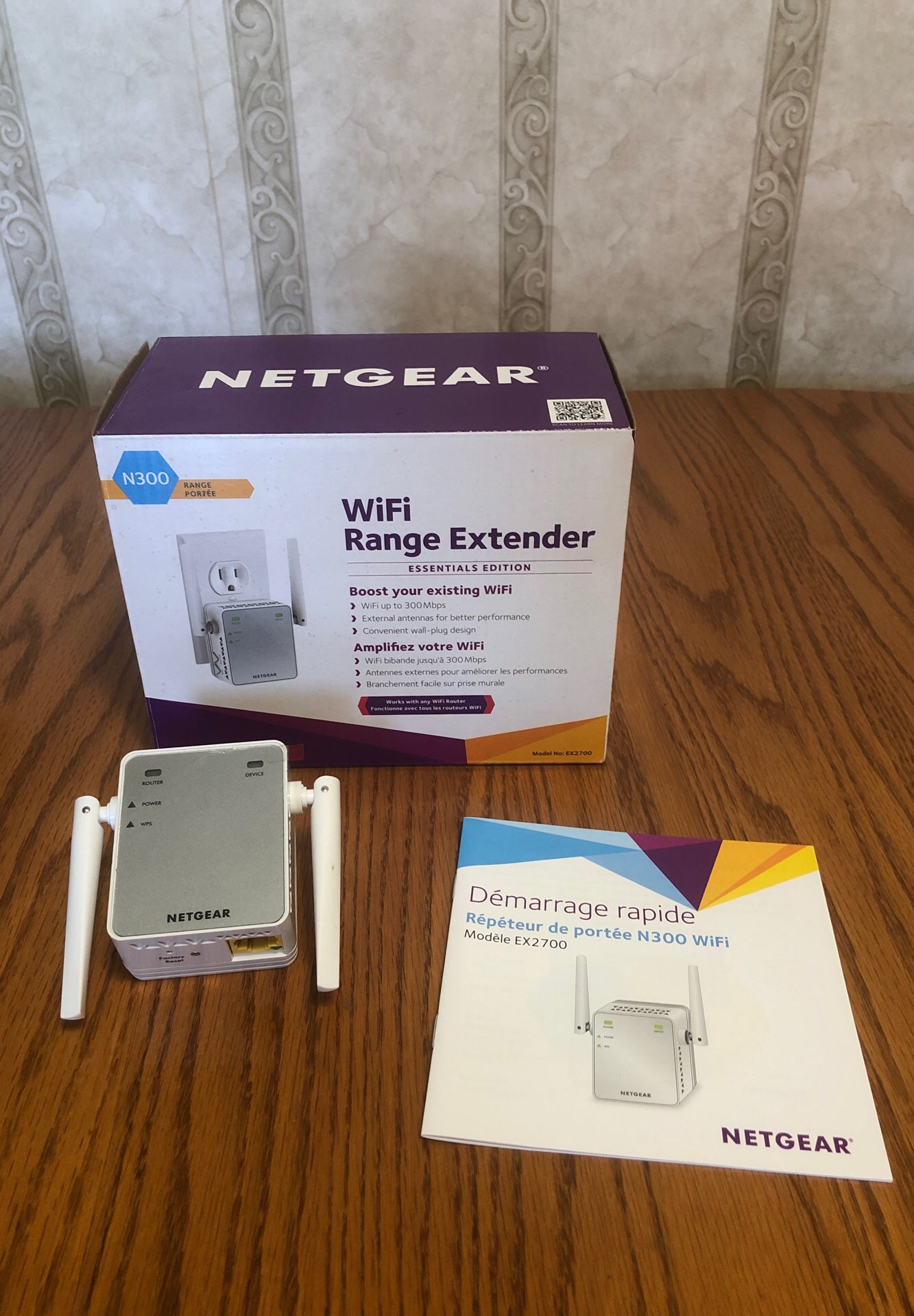 Netgear N300 Wifi Range Extender (EX2700) Works great, Original Box and Manual included