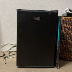 Black And Decker Mini Fridge