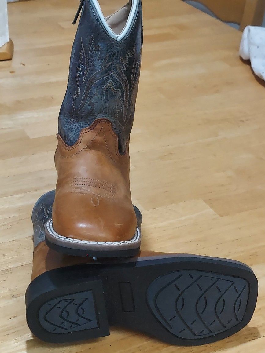Kid Boot size 8