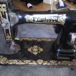 Oldschool Sewing Machine