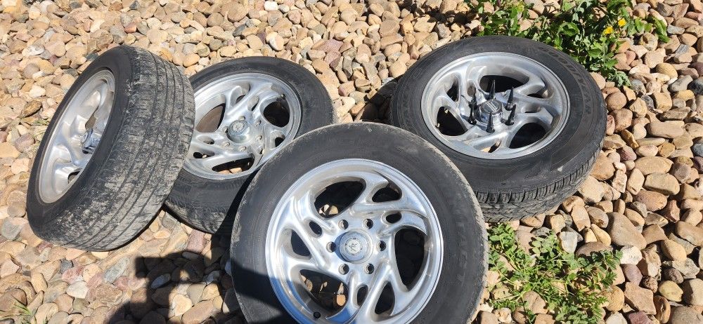 6 Lugs American Racing Chevy Gmc for Sale in Antioch, CA - OfferUp