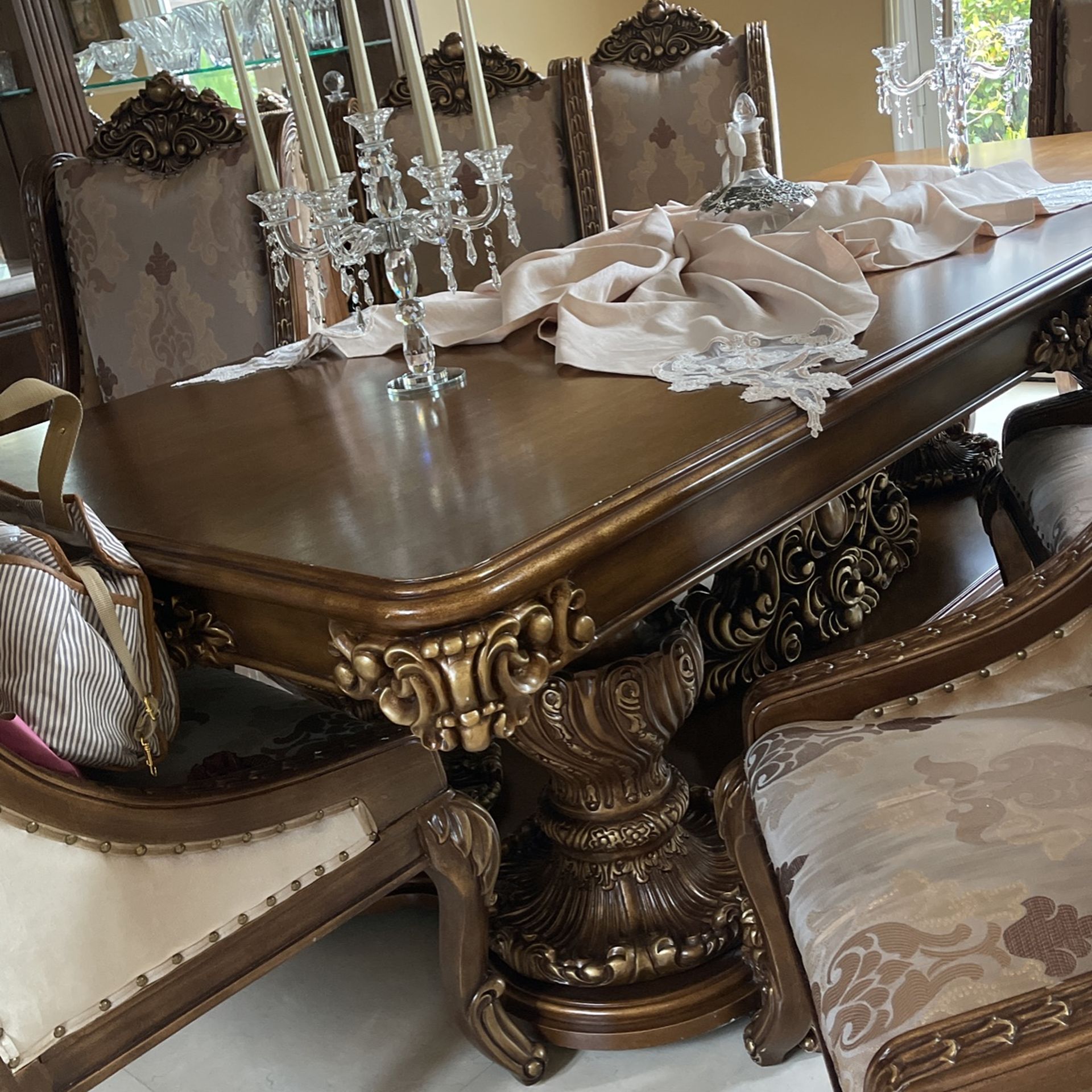 Fancy Dining Table With 8 Chairs. Furniture