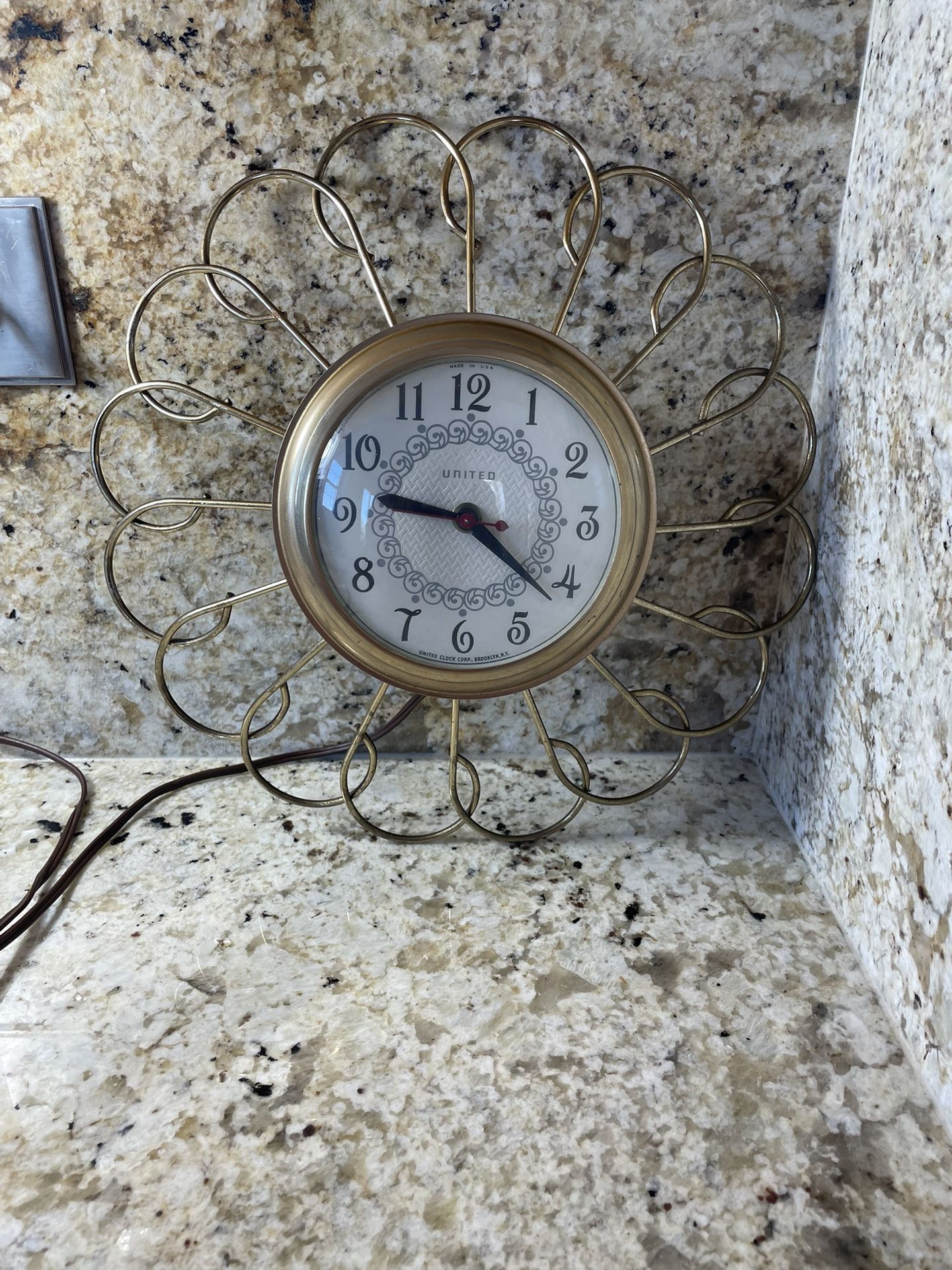  Vintage United Clock Corp. Wall Clock Model #66 