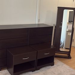 ✨ Transform Your Bedroom – Complete 5-Piece Dark Wood Set | $1200 OBO – Vancouver, WA