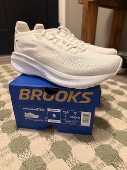 Brooks Adrenaline GTS 25 Women's Size 9