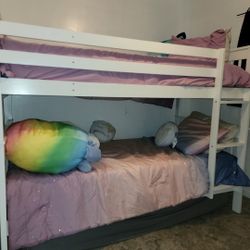 Twin White Bunkbeds With Mattresses 