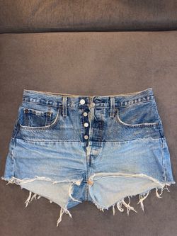 Levi shorts female 501 size 30