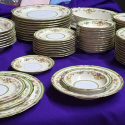 Vintage Noritake China Set Florola Pattern Japan 70 PC Dinnerware Dish Set J3D001
11 Dinner Plates
8 Soup Bowls
12 Salad Plates
10 Bread&Butter Plates