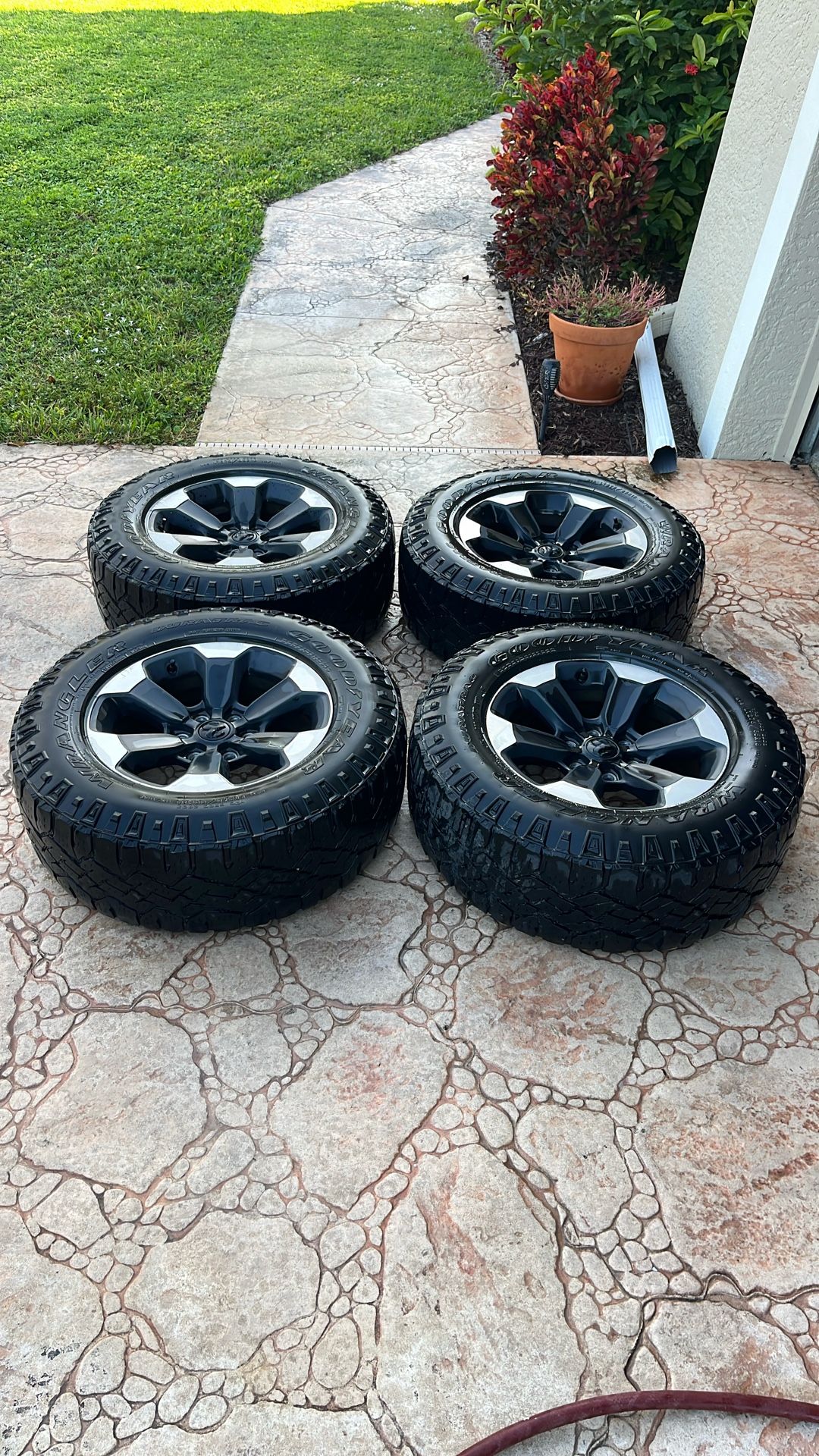 Dodge Ram Rebel Tires And Wheels 275/65 R 18