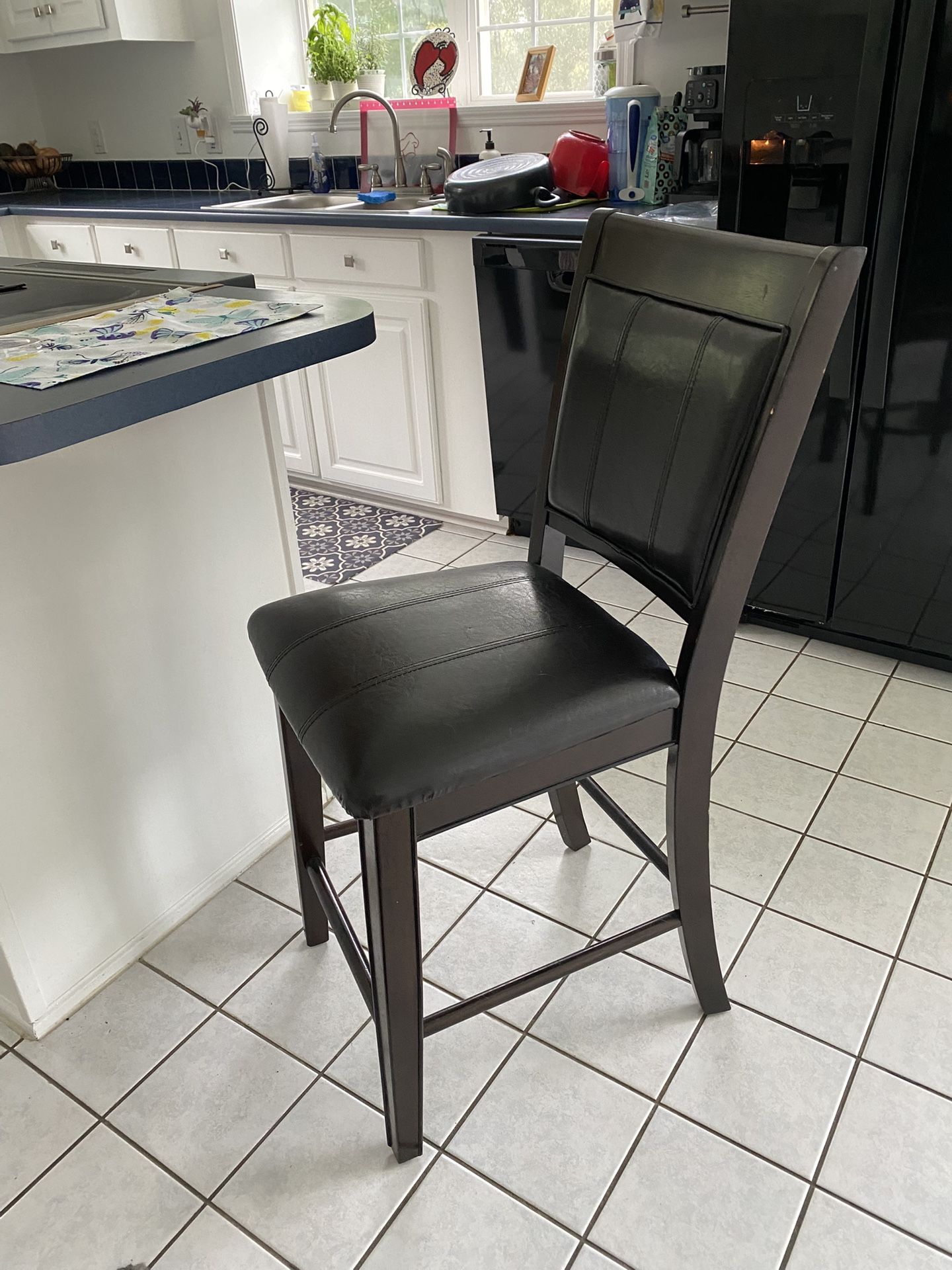 Dining Table W 4 Chairs and a Bench