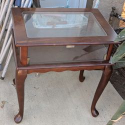 Class End Table Great Condition 