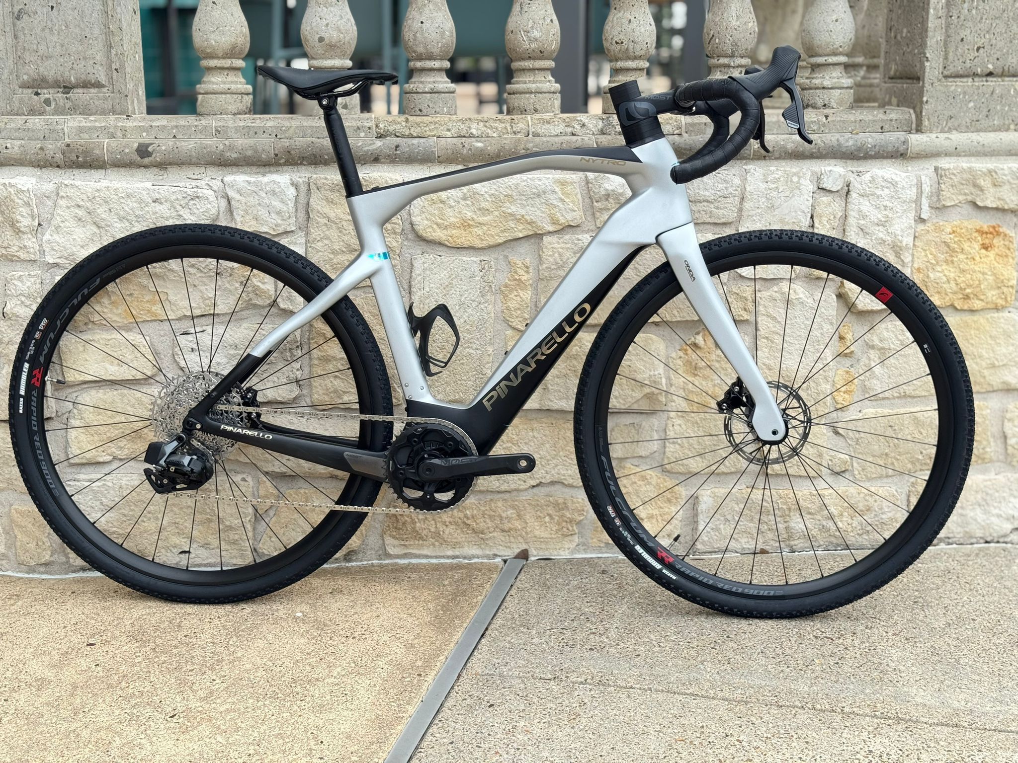 Pinarello Nytro E5 Saturn Silver 53cm Sram Rival Axs