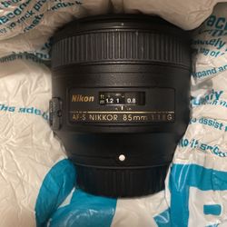 Gently Used NIKON 85mm 1.8 Lens