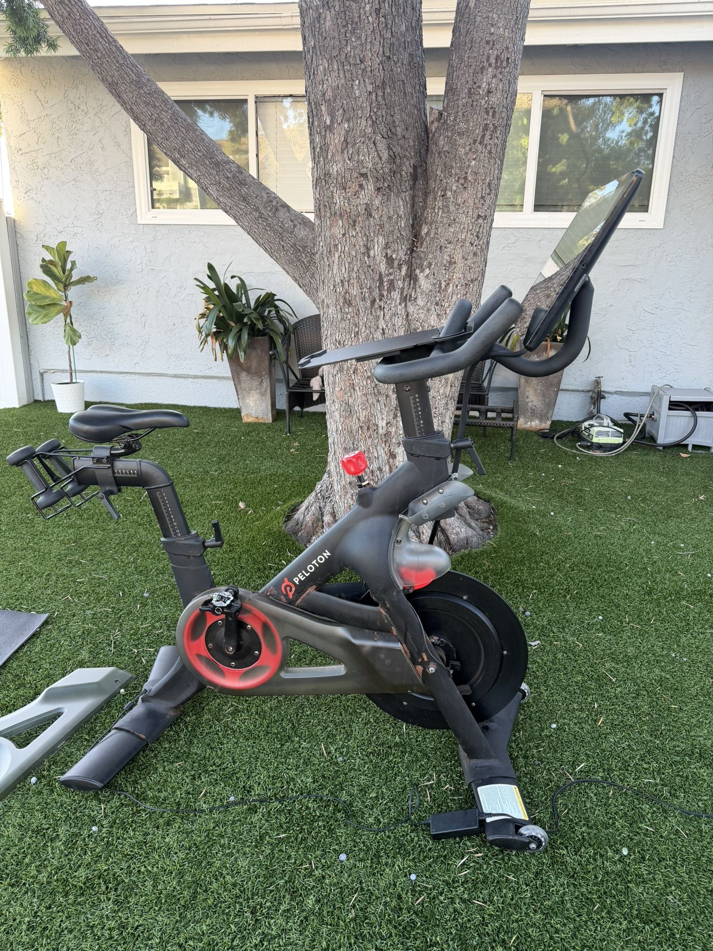 Peloton Indoor Exercise Bikes Touch Screen Gen 3