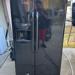 Frigidaire Refrigerator 
