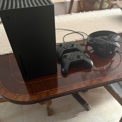 Xbox Series X Bundle – 2 Controllers + Headset – Like New