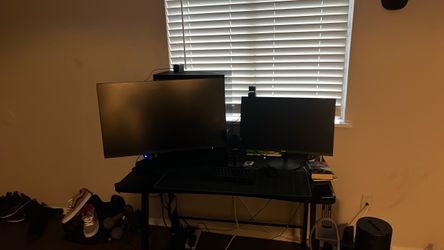 Cyberpower Pc For Gaming & a Two Monitor, Mic , Speaker