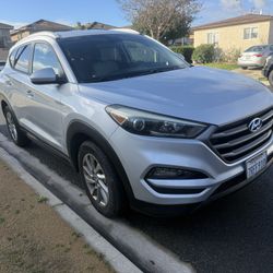 2016 Tucson Clean Title 