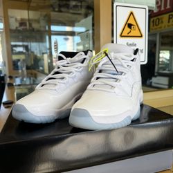 Jordan 11 Retro (Legend Blue) Size 9 