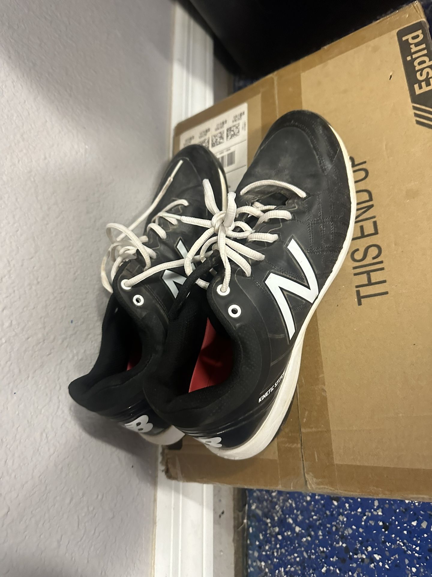 Baseball Cleats 10 Almost New And Bat
