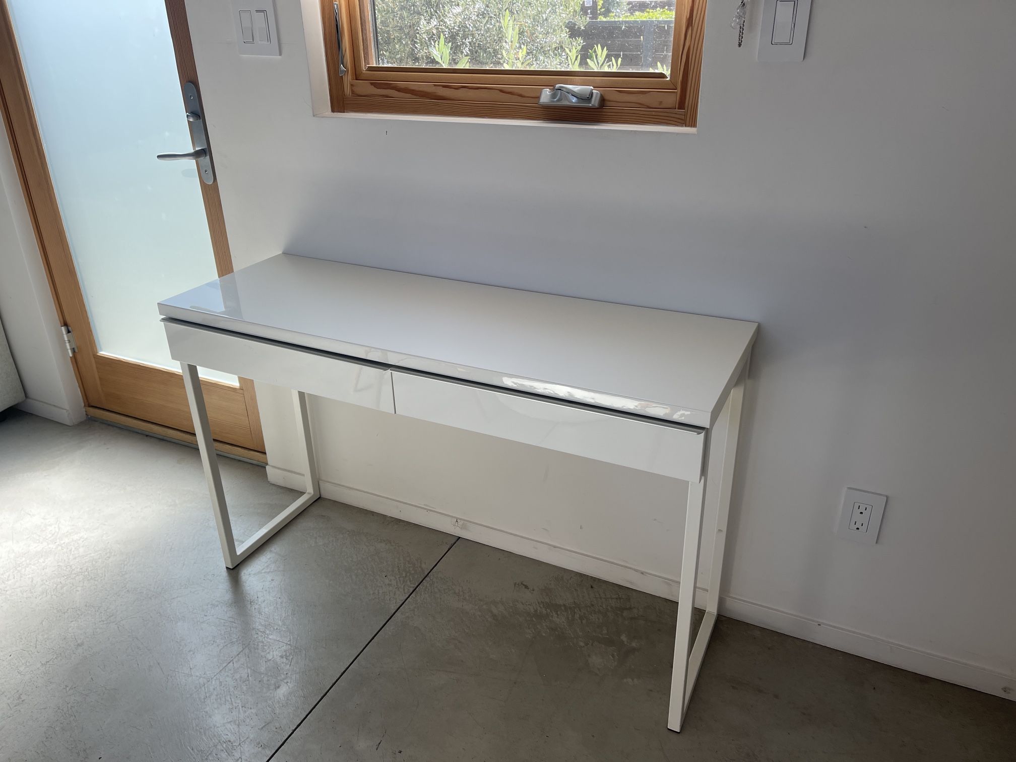 Ikea Desk High Gloss