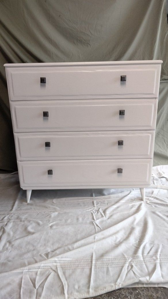 4 Dr. Dresser