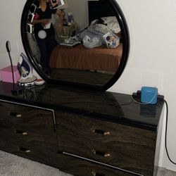 Dresser FREE FURNITURE