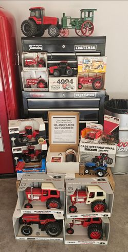 ERTL DIECAST TRACTOR LOT of 20 CASE IH