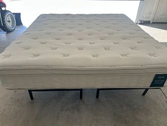 Leesa, Natural Hybrid Mattress, King, Like New, Excellent Condition