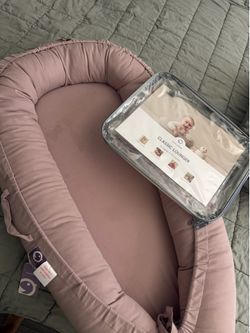 Baby lounger/nest