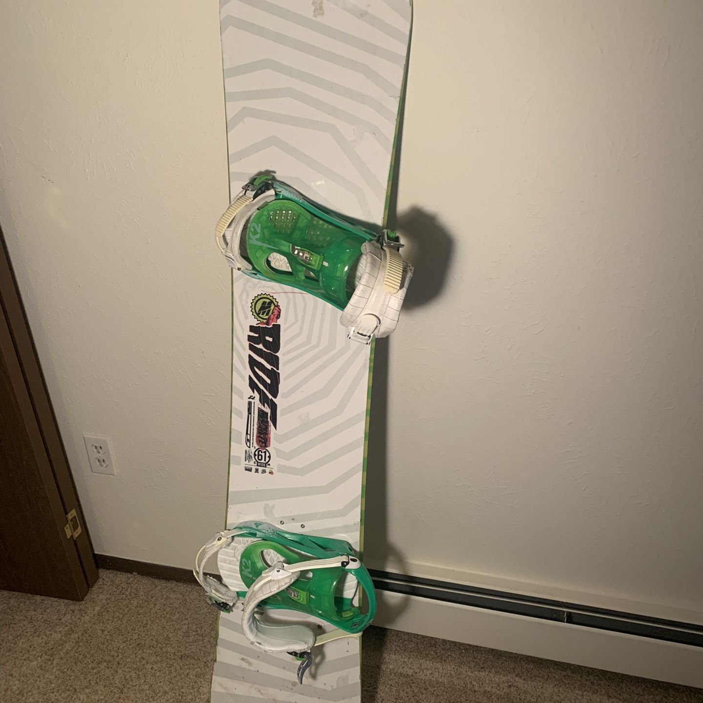 ride 161 snowboard Manic Mens 2016 The Last Lift This freestyle twin uses a micro camber mid section with reverse camber in the tip and tail to give a little catch free feel without too much sacrifice of pop Ride Wildlife Snowboard - Snowboard
