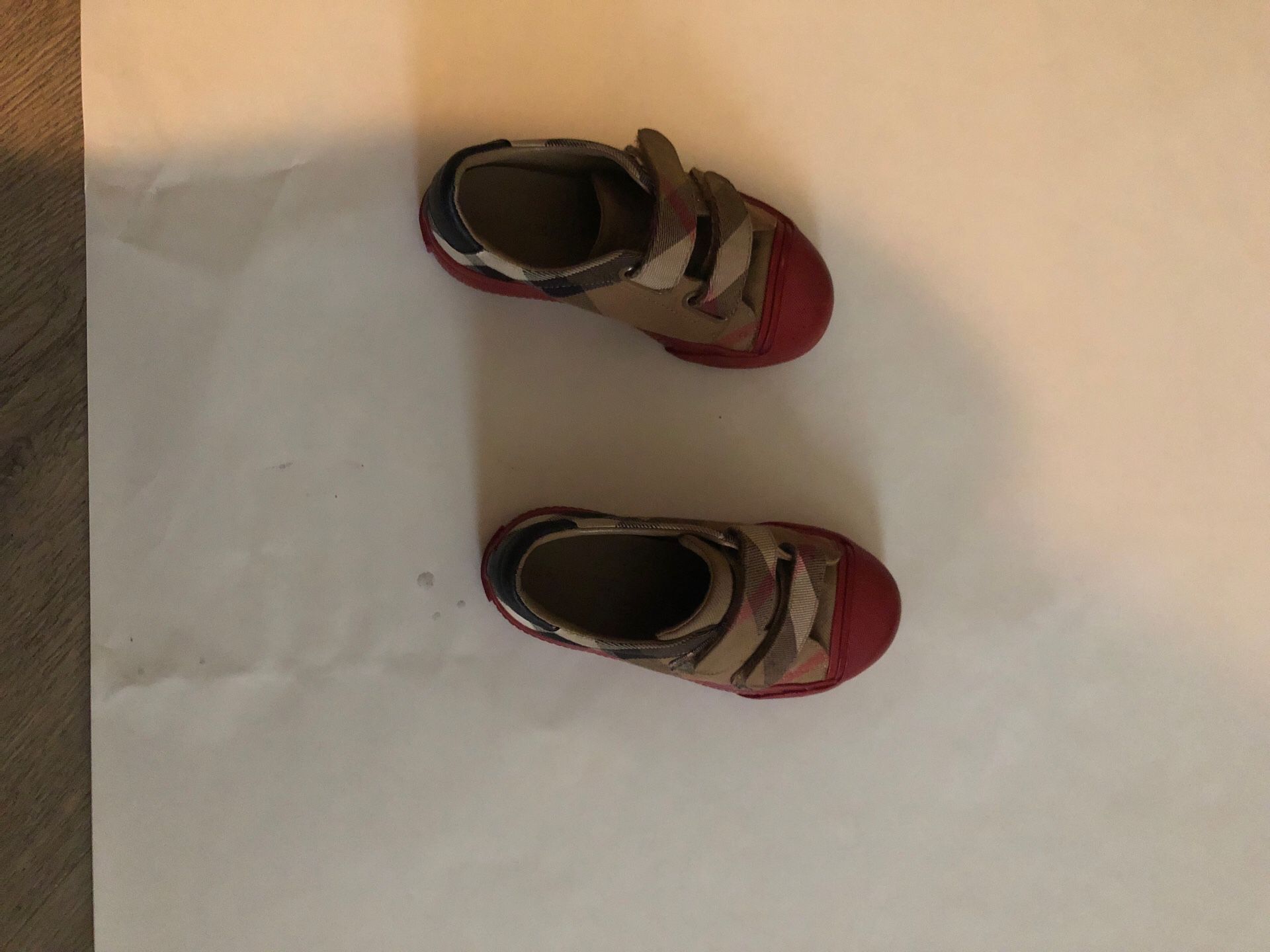 Burberry kid shoes size 9