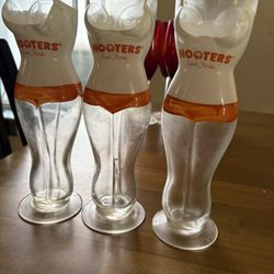 Hooters Glass Cups (6) 