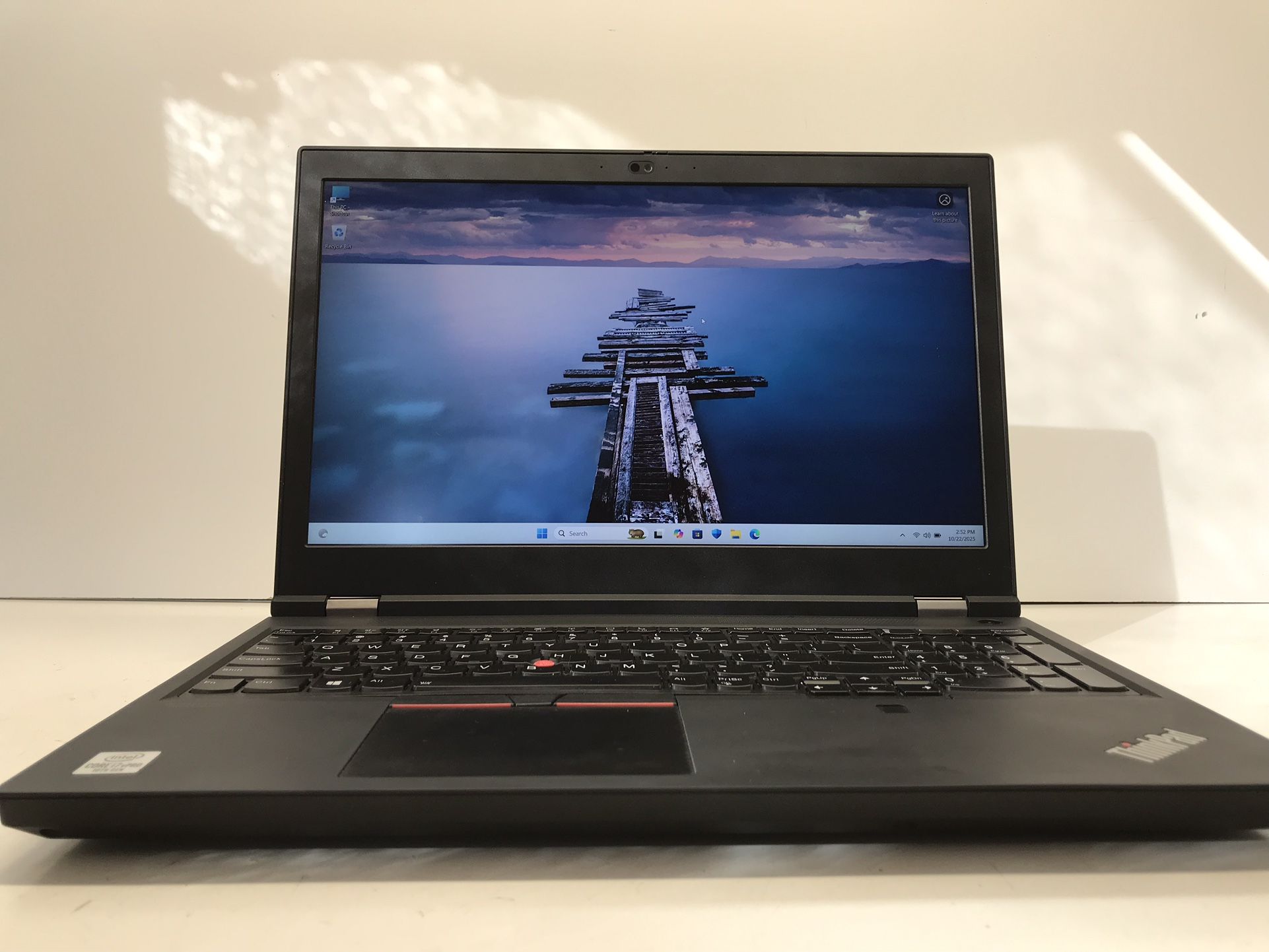 **Lenovo ThinkPad P15 WORKSTATION Core i7-10850H/Quadro T2000** *Windows 11 Pro Full Activate. ** Price $400 **